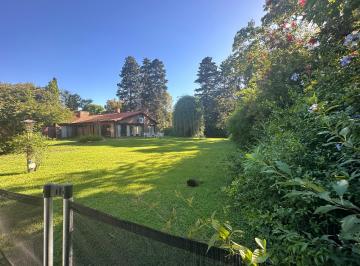 Casa de 5 ambientes, Pilar · Lote en Esquina de 2588 m² - Highland Park Country Club - Sup. Edificada 324 m²