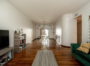 Casa · 260m² · 5 Ambientes · 1 Cochera · Casa - a m Parque Centenario - Jardín - Cochera