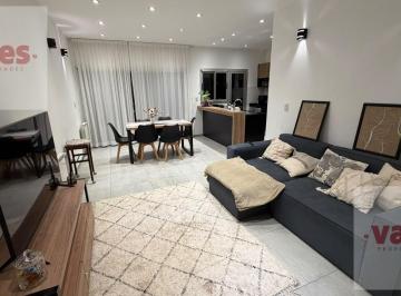 Casa · 120m² · 4 Ambientes · 2 Cocheras · Alquiler – Dúplex de 3 Dorm. Rincones de Manantiales