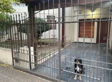 Casa de 6 ambientes, Córdoba · Casa en Alquiler de 2 Plantas con Cochera