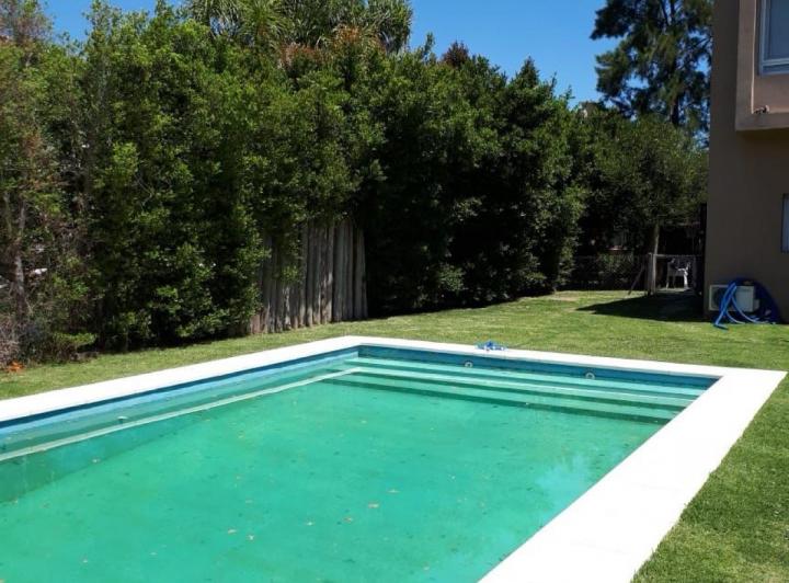 Casa · 800m² · 5 Ambientes · 2 Cocheras
