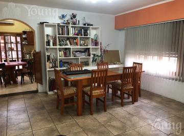 Casa · 120m² · 4 Ambientes · 2 Cocheras · Casa 4 Ambientes en Venta en Villa Domínico