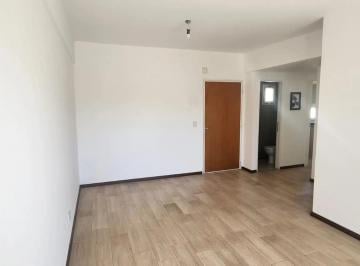 Departamento de 3 ambientes, Floresta · Semipiso 3 Ambientes Al Contrafrente con Balcón y Cochera Fija Cubierta