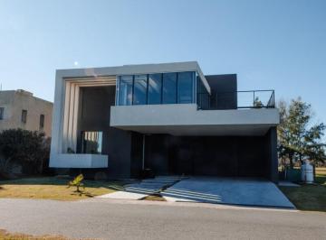 Casa · 1000m² · 8 Ambientes · Exclusiva Casa de Categoría en La Rinconada Club de Campo