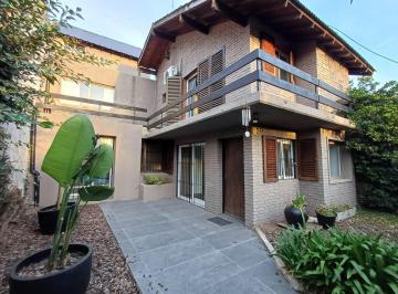 Casa · 303m² · 7 Ambientes · 1 Cochera · Casa Venta San Isidro Luminosa