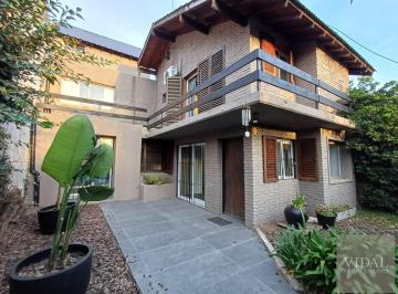 Casa · 303m² · 7 Ambientes · 1 Cochera · Casa Venta San Isidro Luminosa
