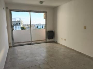 Living comedor con vista a la avenida 25 · Departamento de Dos Ambientes en Alquiler