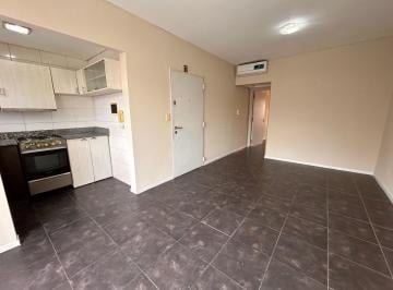 Departamento · 40m² · 2 Ambientes · Dpto 2 Ambientes Al Frente con Balcón. Toilette y Baño en Suite en Alquiler en Parque Chacabuco