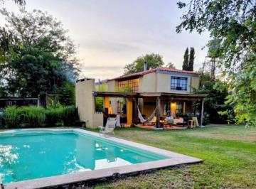 Casa · 105m² · 3 Ambientes · 4 Cocheras · Lindísima Casa Para Alquilar Para El Verano