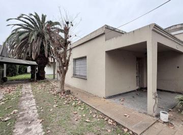 Casa de 4 ambientes, Lomas de Zamora · Venta de Dos Propiedades Sobre Lote de 13x 39 Temperley