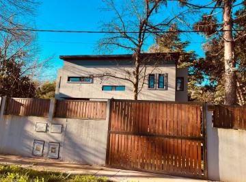 Casa · 150m² · 5 Ambientes · 5 Cocheras · Venta Casa 3 Ambientes La Plata (2 Duplex) Apto Credito