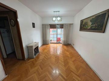 Departamento de 3 ambientes, Parque Chacabuco · 3 Amb con Balcon Frente Al Parque. Lavadero. Condiciones y Requisitos en La Descripcion del Aviso!