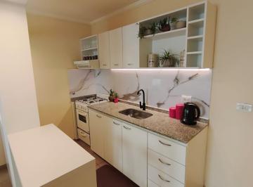 MODERNA COCINA GRIFERIA Y MUEBLES NUEVOS · Depto con Cochera Centro Carlos Paz