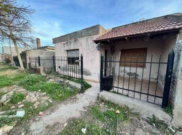 Casa · 96m² · 4 Ambientes · 1 Cochera · Casa 3 Dorm. + Construccion - Gran Lote