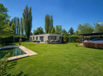 Casa · 149m² · 6 Ambientes · 2 Cocheras · Venta Casa en 1 Planta C/ Piscina Chacras de Coria