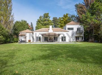 Casa · 273m² · 5 Ambientes · 4 Cocheras · Venta Casa 5 Amb en Santa María de Tigre