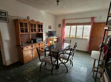 Casa · 68m² · 4 Ambientes · Venta Casa Interna 2 Habitaciones, Oportunidad!