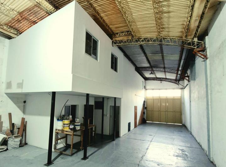 Bodega-Galpón · 233m² · 10 Ambientes