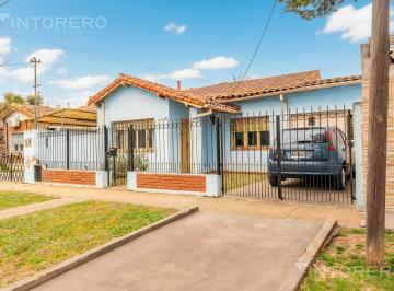 Casa · 117m² · 3 Ambientes · 3 Cocheras · Casa en Venta con 2 Dorm., Quincho y Cochera Para 3 Autos | Los Polvorines