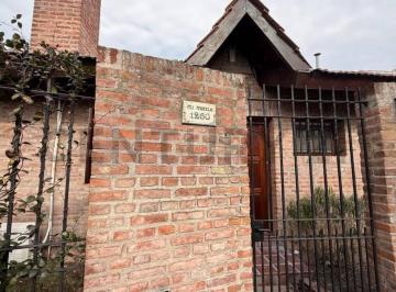 Casa · 160m² · 6 Ambientes · 2 Cocheras · Casa en Venta de 3 Dorm., en Villa Elisa, La Plata, Buenos Aires.