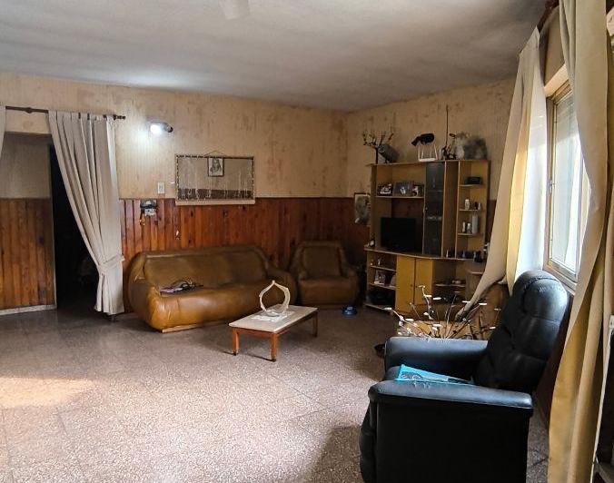 Casa · 94m² · 5 Ambientes · 1 Cochera
