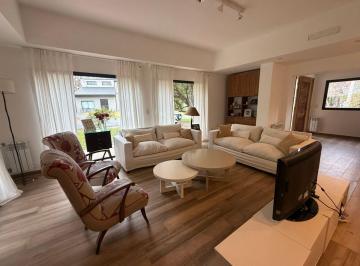 Casa de 6 ambientes, Cañuelas · Casa en Venta La Martona 5 Dorm. (1 en Suite) Refaccionada en Su Interior con Pileta