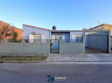 Casa · 120m² · 4 Dormitorios · 1 Cochera · Venta Casa en Ciudad del Milagro