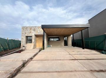 Casa · 180m² · 5 Ambientes · 2 Cocheras · Casa en Chacras de Coria