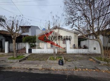 Casa · 281m² · 4 Ambientes · Casa en Venta a 1 Cuadra de Av Espora!
