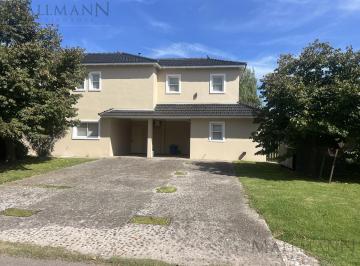 Casa · 286m² · 7 Ambientes · 3 Cocheras · Venta de Casa 5 Dorm. en Estancias del Pilar