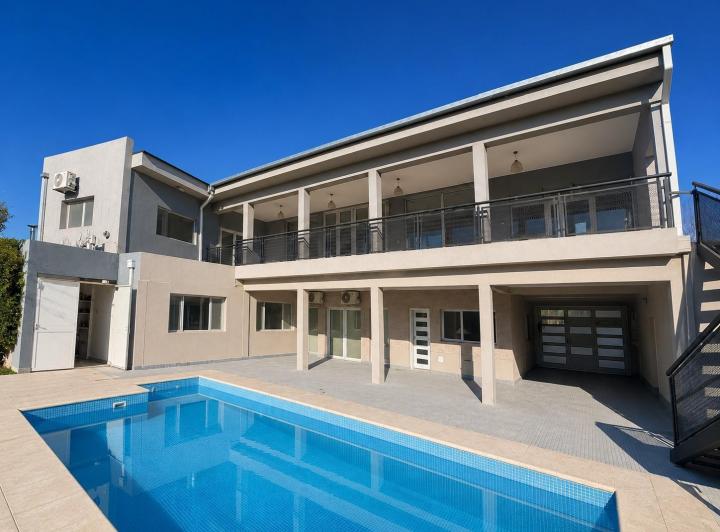Casa · 800m² · 3 Dormitorios · 1 Cochera
