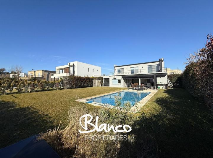 Casa en alquiler en Haras Santa Maria · 5 ambientes