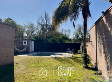 Casa · 200m² · 6 Ambientes · 2 Cocheras · Casa 3 Dorm, Amplio Jardin con Pileta en Alquiler Galería Cerrada