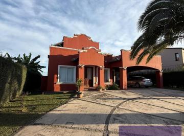 Casa · 600m² · 4 Ambientes · 2 Cocheras · Casa en Venta - Contry del Pilar