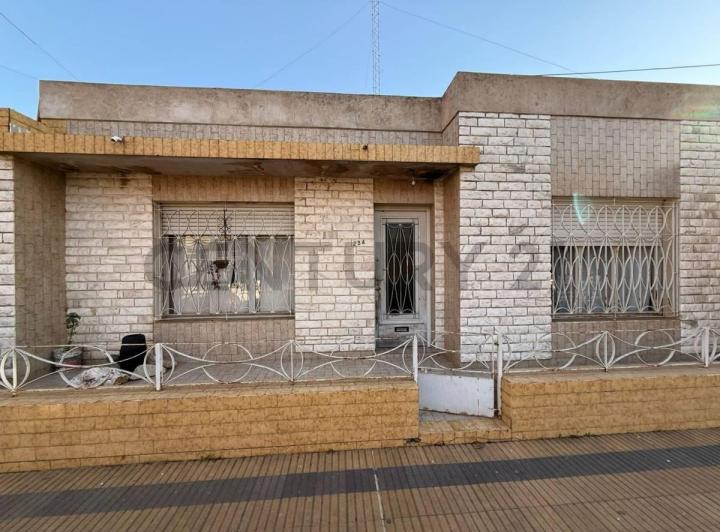 Casa · 277m² · 2 Dormitorios · 1 Cochera