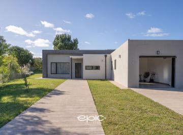 Casa · 160m² · 5 Ambientes · 2 Cocheras · Casa en Venta Senderos III - Costa Esmeralda