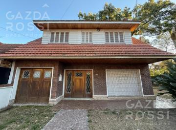 Casa · 228m² · 4 Ambientes · 1 Cochera · Casa en Venta en Adrogue