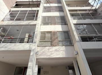 Departamento de 2 ambientes, Rosario · Un Dormitorio – Dos Balcones– Excelente Estado – con Cochera en Edificio.