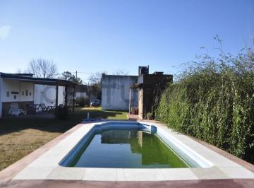 Quinta vacacional · 32m² · 1 Ambiente · 3 Cocheras · Invertí en Calidad de Vida Casa Quinta con Pileta en Carmen de Areco