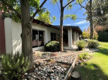 Casa · 300m² · 7 Ambientes · 2 Cocheras · Casa en Venta, Callejon Privado en Chacras de Coria