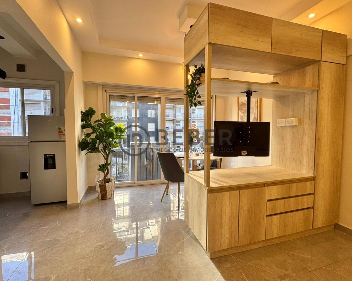 Depto 1 amb reciclado, 27m² con balcón francés — Plaza Colón