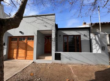 PH · 108m² · 3 Ambientes · 1 Cochera · PH en Venta 3 Ambientes con Cochera y Parque, Pompeya Mar del Plata