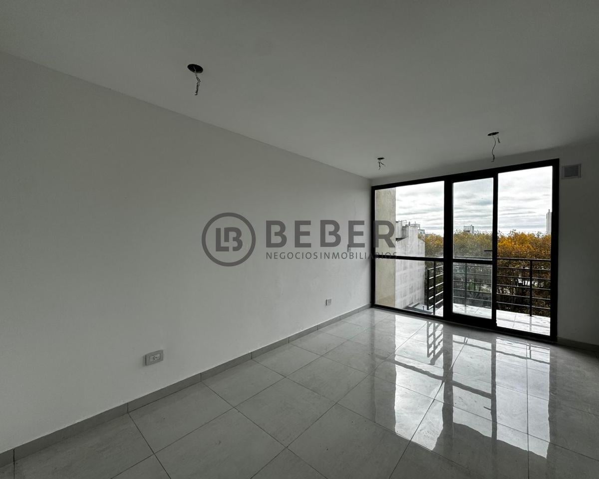 Depto 2 amb, 37m² con balcón y cochera — La Perla