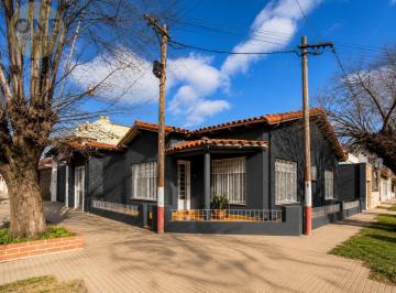 Casa · 160m² · 4 Ambientes · 1 Cochera · Casa en La Plata - Calle 27 Esquina 40