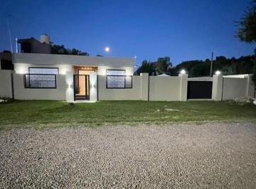 Casa · 70m² · 3 Ambientes · 1 Cochera · Casa en Venta