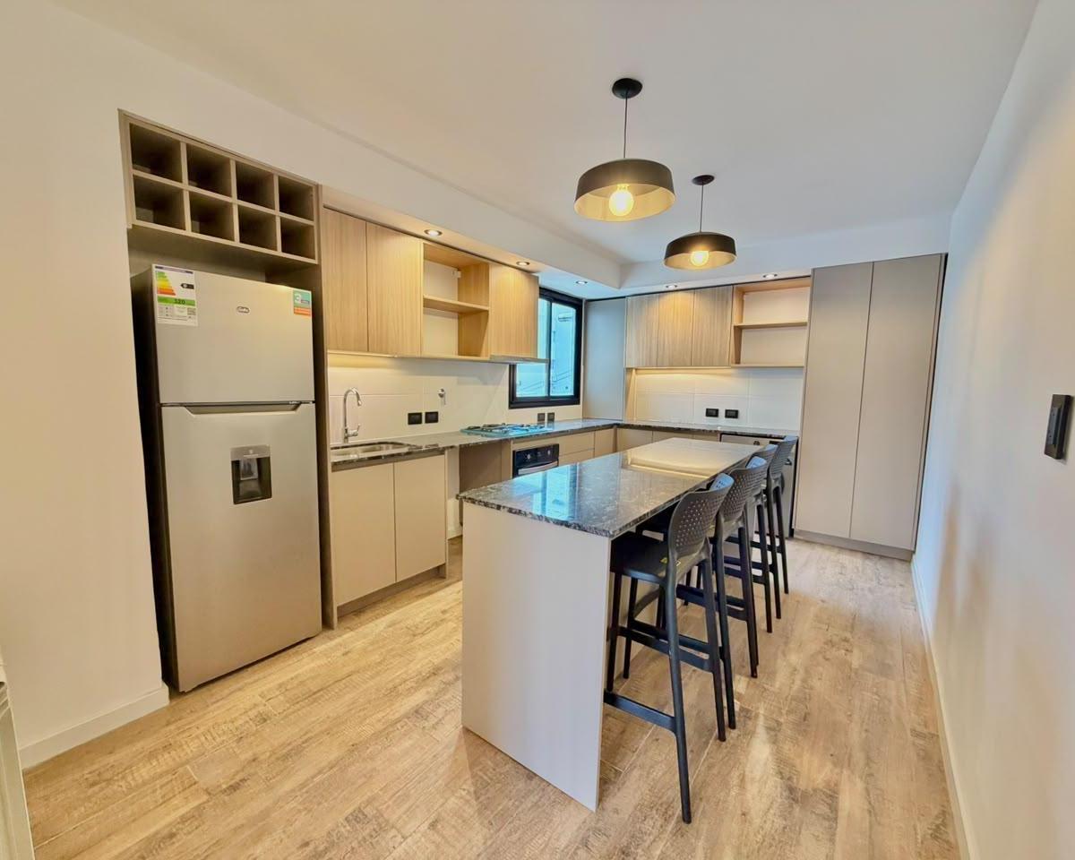 Departamento de 3 ambientes totalmente reciclado con terraza y parrilla – Edificio Mónaco