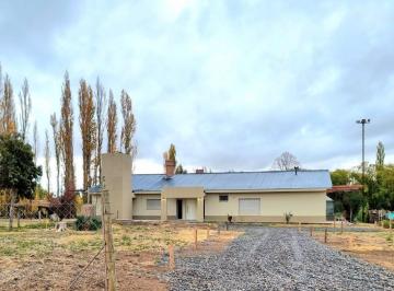 Casa · 3300m² · 6 Ambientes · 2 Cocheras · Alquiler Casa 4 Dorm. - B° El Vergel, Centenario