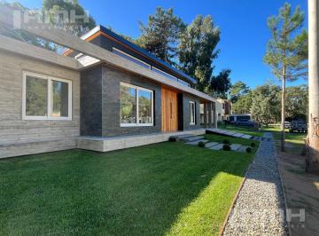 Casa · 210m² · 4 Ambientes · 1 Cochera · Casa Venta Alamos II Pinamar V5 del Garzas y Sotavento