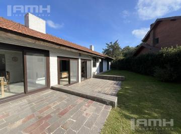 Casa · 747m² · 4 Ambientes · 1 Cochera · Casa Reciclada en Zona Iglesia