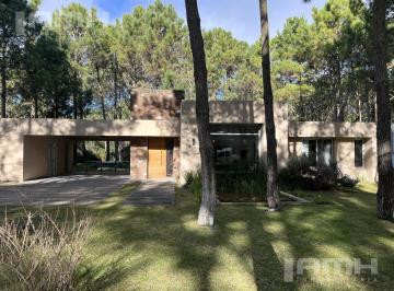 Casa · 168m² · 5 Ambientes · 2 Cocheras · Casa Venta La Herradura